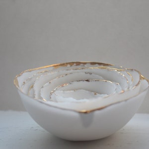 Stoneware fine bone china bowls with real gold in 7 differnt sizes. Ring dish image 1