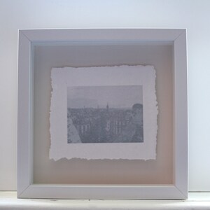 Fotografia digitale su porcellana ossea fine con una texture cartacea - ''Hallepoort D''