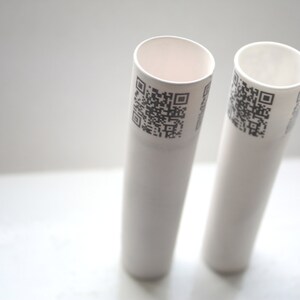 Rohr-Vase aus englischen feinen Bone China mit QR-Codes - Knospe Vase hergestellt
