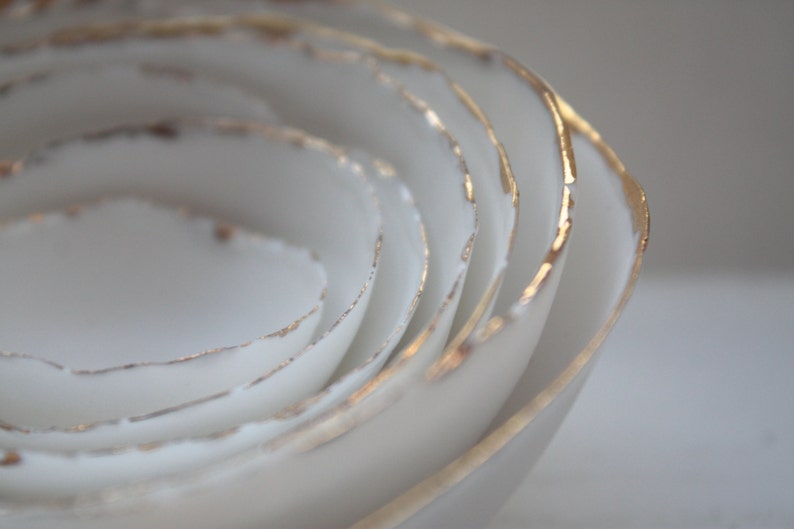 Stoneware fine bone china bowls with real gold in 7 differnt sizes. Ring dish image 4