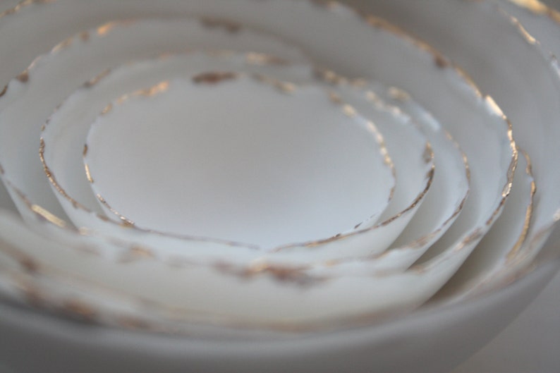 Stoneware fine bone china bowls with real gold in 7 differnt sizes. Ring dish image 3