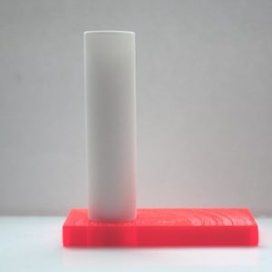 Mini-Röhrenvase aus Steingut (Fine Bone China) und oranger Acrylbasis - Knospenvase