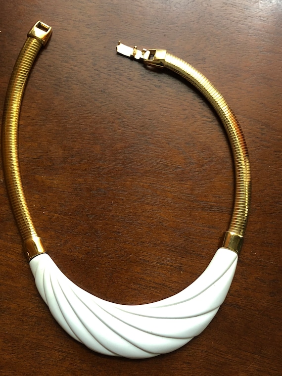 Vintage Monet choker goldtone  and off white - image 5