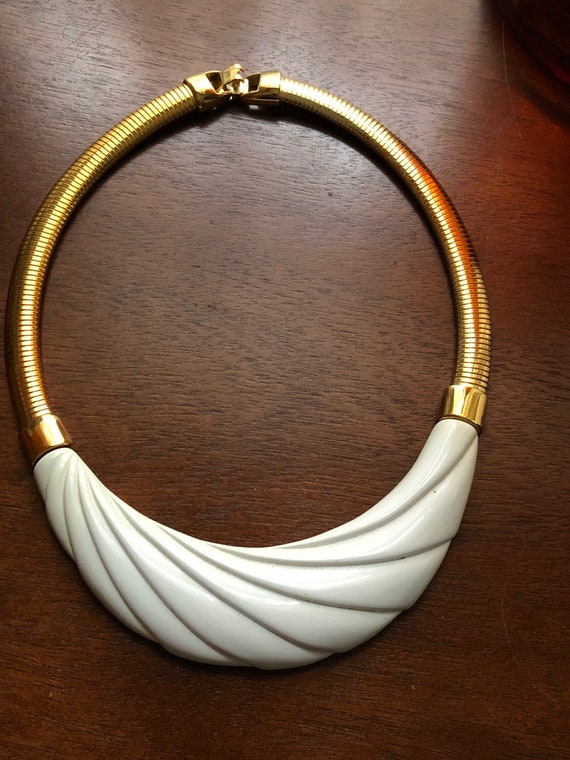 Vintage Monet choker goldtone  and off white - image 3