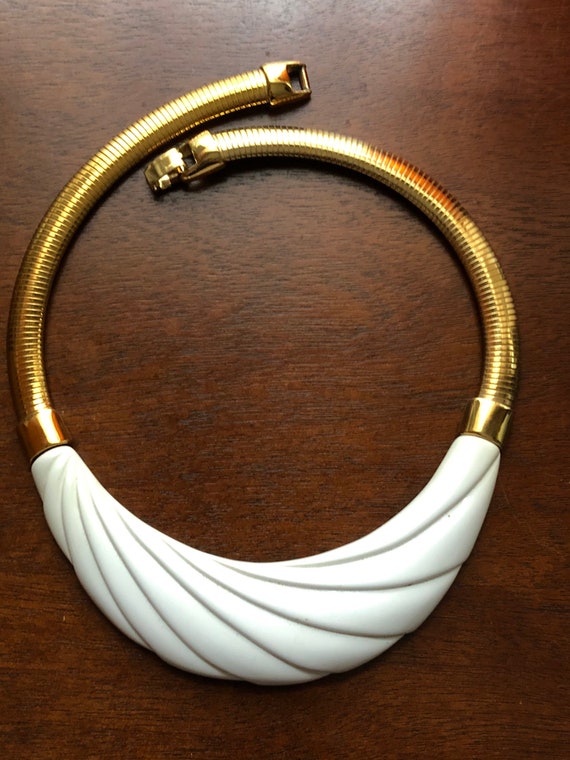 Vintage Monet choker goldtone  and off white - image 2