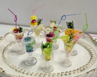 ミニチュア マティーニ ウォッカ グラス、1:12 スケール、ドールハウス