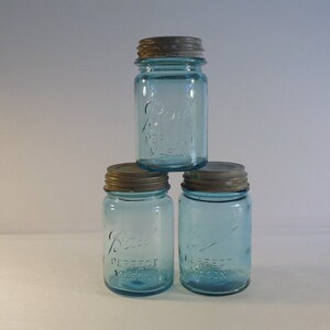 Blue Ball Perfect Mason pint jar with zinc lid, Vintage mason jar, blue mason jar, pint jar with zinc lid