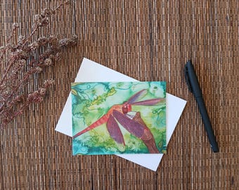 Skurrile und wilde leere Notiz / Geschenkkarte - einsame Libelle balanciert auf einem Stock - bunte Aquarellkunst