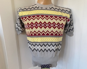 Original 1940s dead stock summer knit in grey with geometric pattern in maroon, white, yellow and black