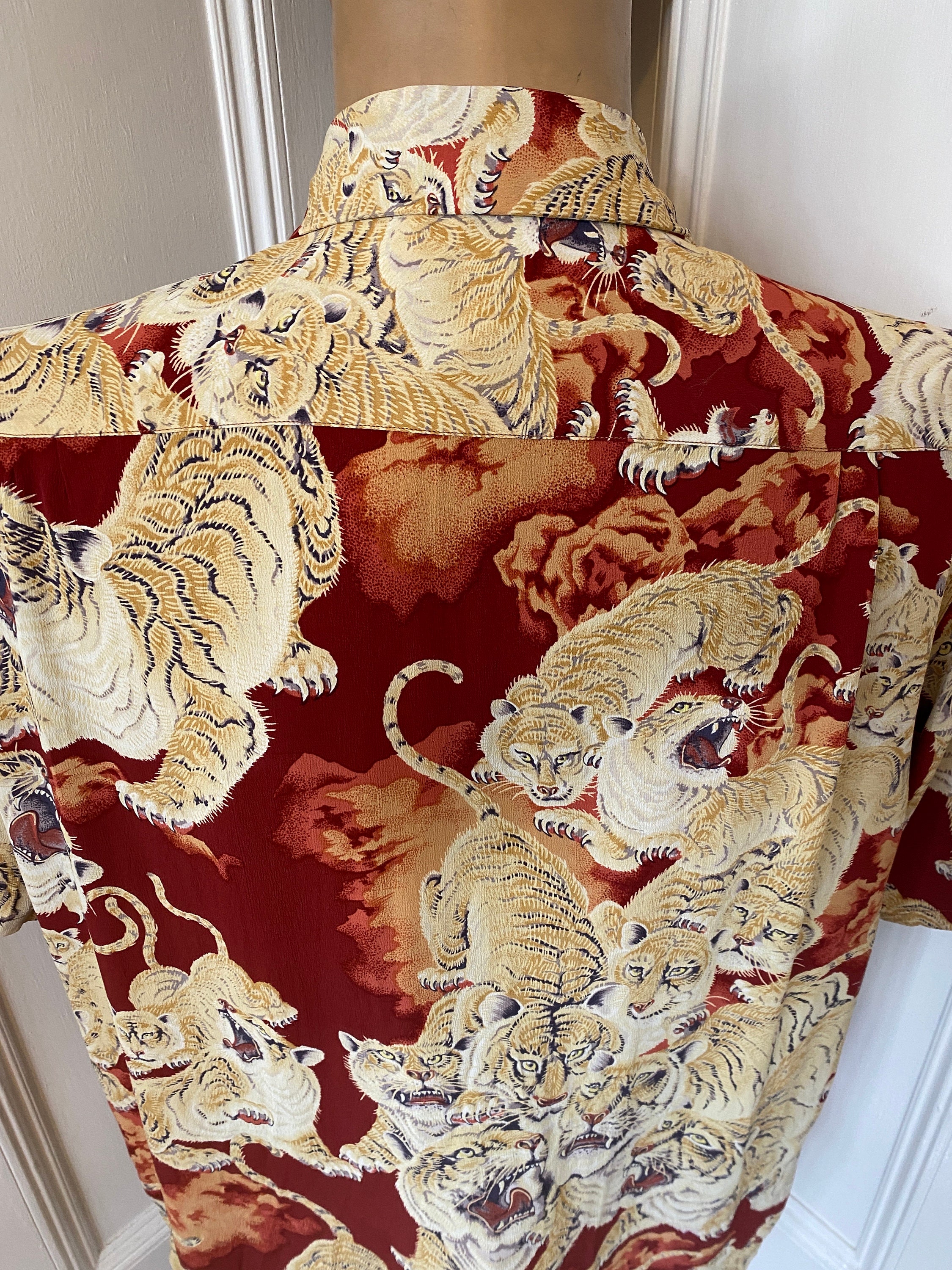 Sun Surf Special Edition “the Hundred Tiger” the Wardrobe