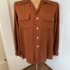 Beautiful 1950s gab shirt in rust brown by US label McGregor