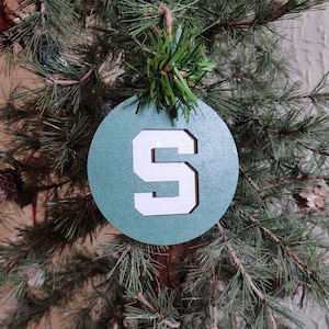Officieel gelicentieerde Michigan State University (#8112) Spartaanse &#39;S&#39; ronde houten kerstornamenten met thema