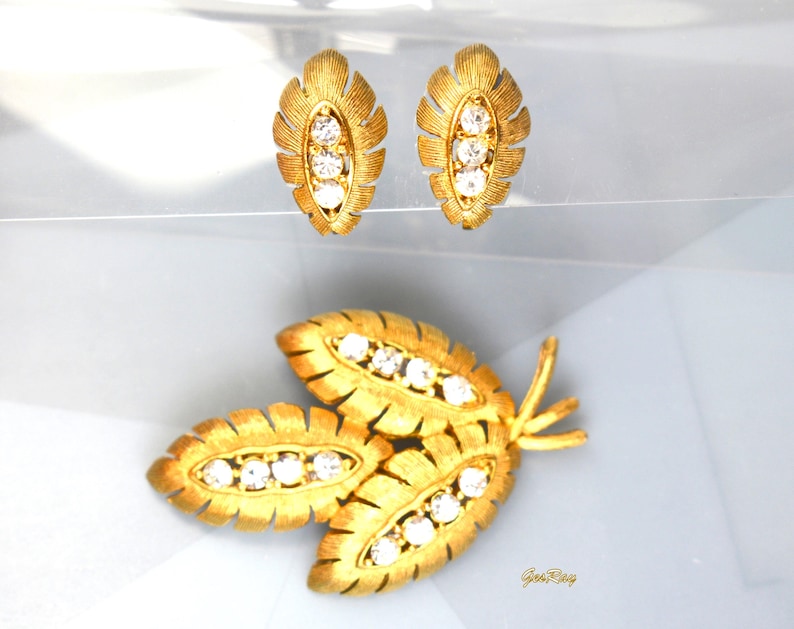 JJ Statement Vintage Jewelry Set Gold Floral Leaves Brooch Pin Earrings, Vintage Rhinestones