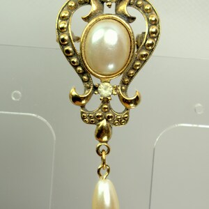 Victorian Style Dangle Pearl Brooch Pin