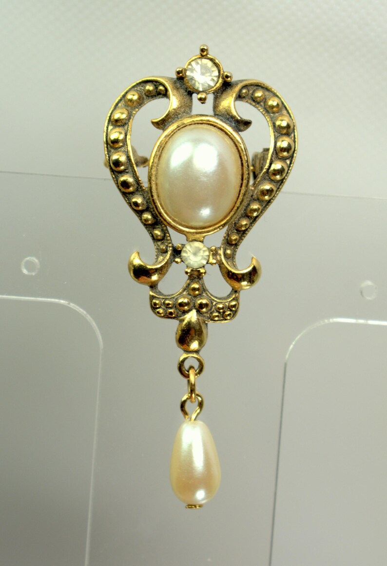 Victorian Style Dangle Pearl Brooch Pin