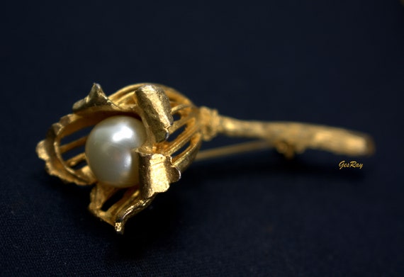 3D Flower Pin Brooch Signed BSK Gold Pearl - image 3