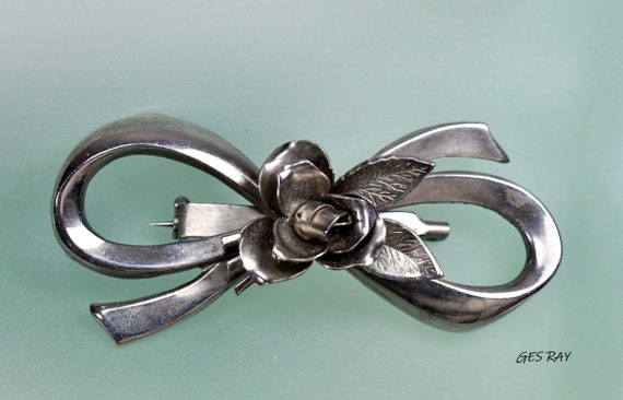 Coro Pegasus Brooch Pin Vintage Bow Ribbon Flower… - image 1