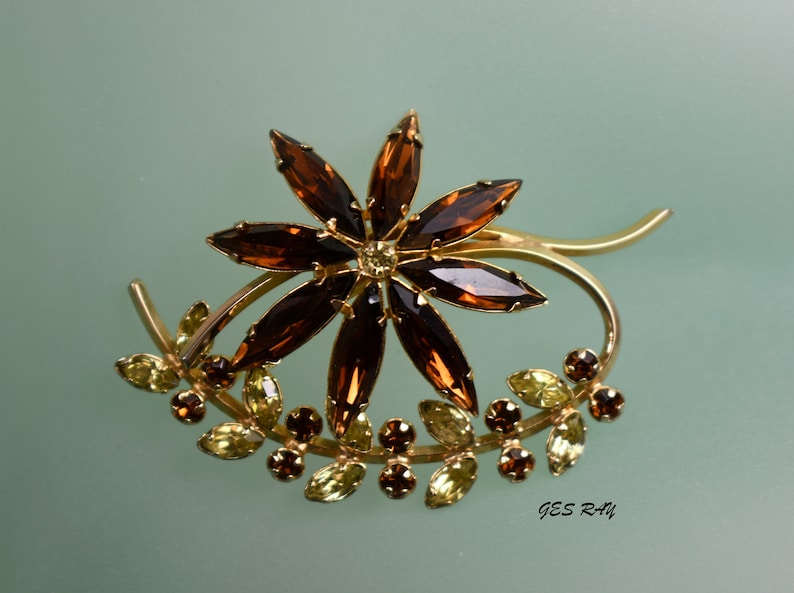 SELOVO Sparkling Black Flower Rhinestone Brooch Pin - Statement Jewelry Accessory