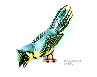 TAKAHASHI Blauhäher Vogel Pin, geschnitztes bemaltes Holz, Vogel figürliche Brosche