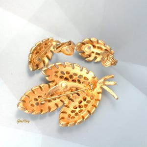 JJ Statement Vintage Jewelry Set Gold Floral Leaves Brooch Pin Earrings, Vintage Rhinestones
