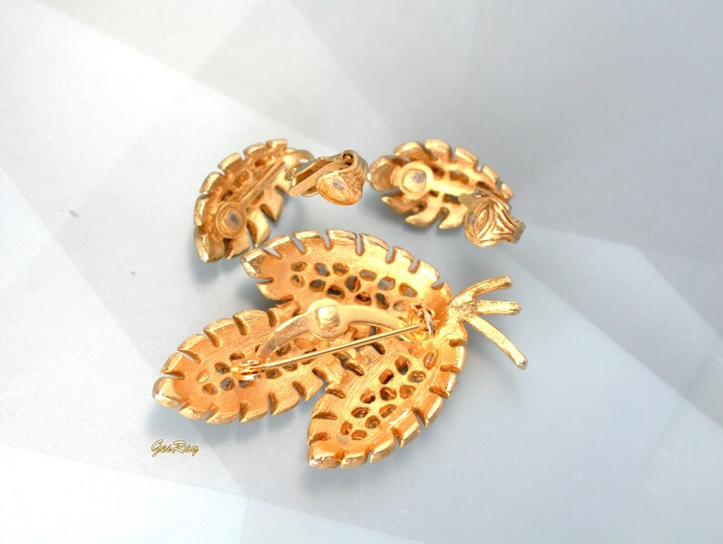 JJ Statement Vintage Jewelry Set Gold Floral Leaves Brooch Pin Earrings, Vintage Rhinestones