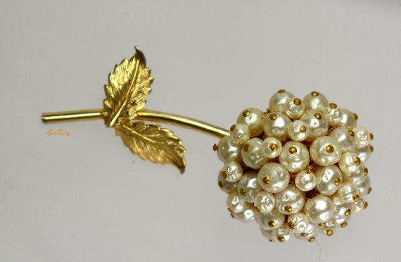 Faux Cluster Baroque Pearl Flower Brooch Pin Miri… - image 2