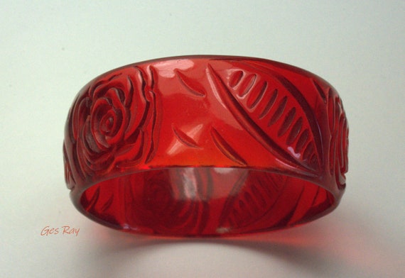 Carved Bangle Bracelet Art Deco Red Apple Juice Transparent Cherry Red Lucite