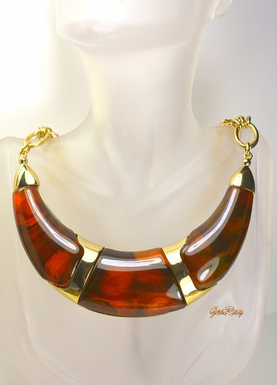 R J GRAZIANO Gold Tone Collar Necklace Acrylic But