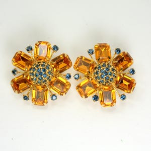 Orecchini Joan Rivers con clip blu e topazio, strass di cristallo, motivo floreale Starburst