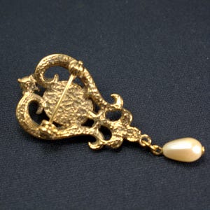Victorian Style Dangle Pearl Brooch Pin