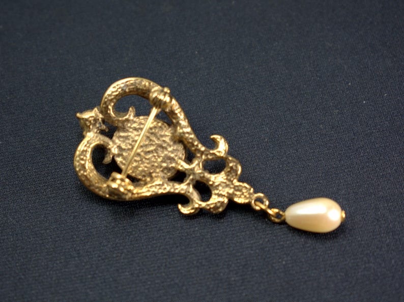 Victorian Style Dangle Pearl Brooch Pin