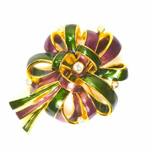 Broche escultural con lazo y lazo de Joan Rivers, esmaltado, diamantes de imitación transparentes