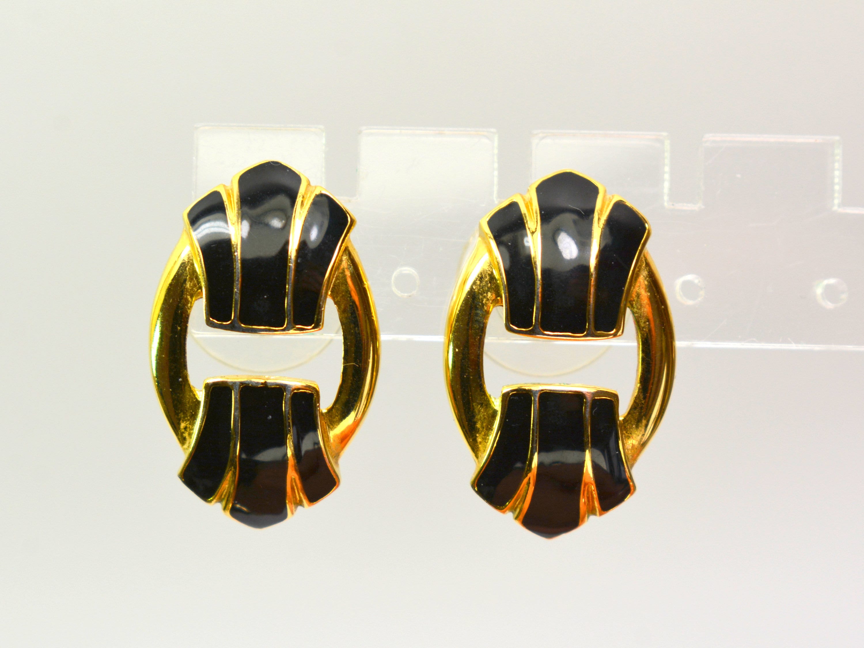 Superbes Boucles D'oreilles Pendantes Trifari Dorées à Cœur Blason - Comme Neuves