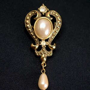 Victorian Style Dangle Pearl Brooch Pin