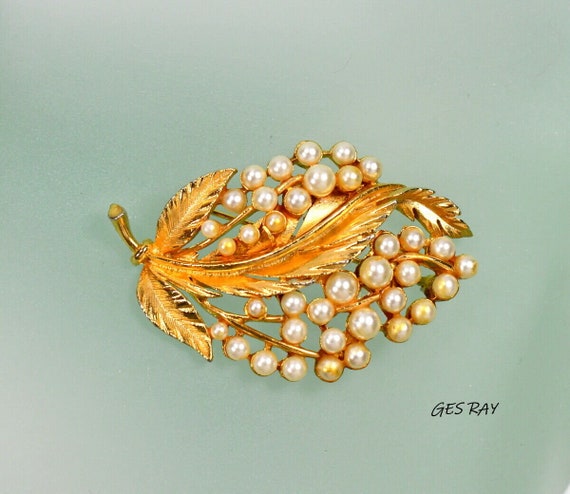 Lisner Flower Pin Brooch Gold Pearls - image 1