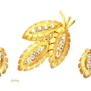 JJ Statement Vintage Jewelry Set Gold Floral Leaves Brooch Pin Earrings, Vintage Rhinestones
