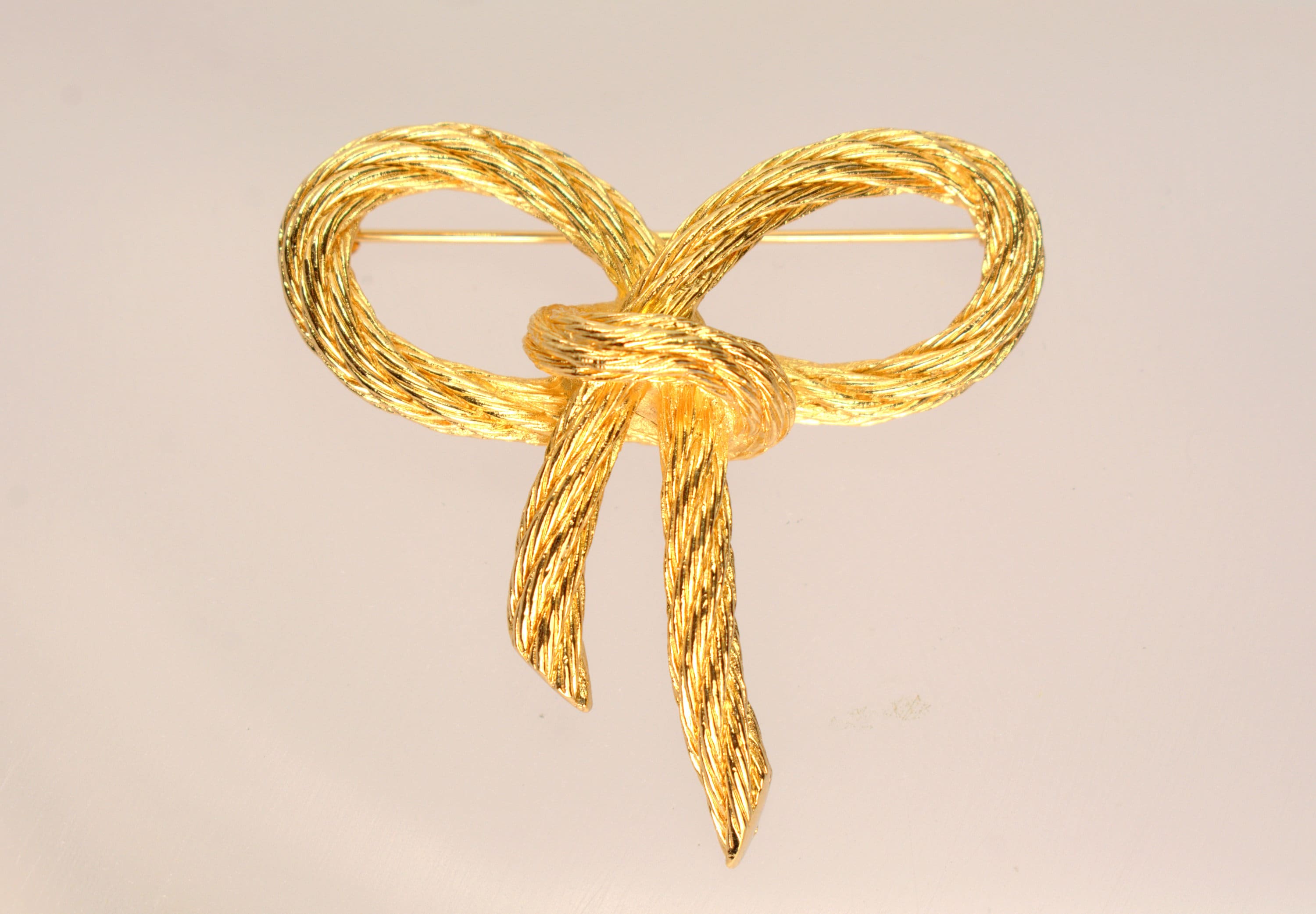 CHRISTIAN DIOR Logo rope brooch – Vintage Carwen