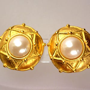 Authentische Vintage Gibchy Knopf Ohrclips Gold Gesteppte Perle Cabochon, Handgemachte Paris New York