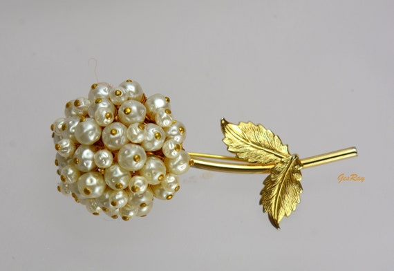 Faux Cluster Baroque Pearl Flower Brooch Pin Miri… - image 4