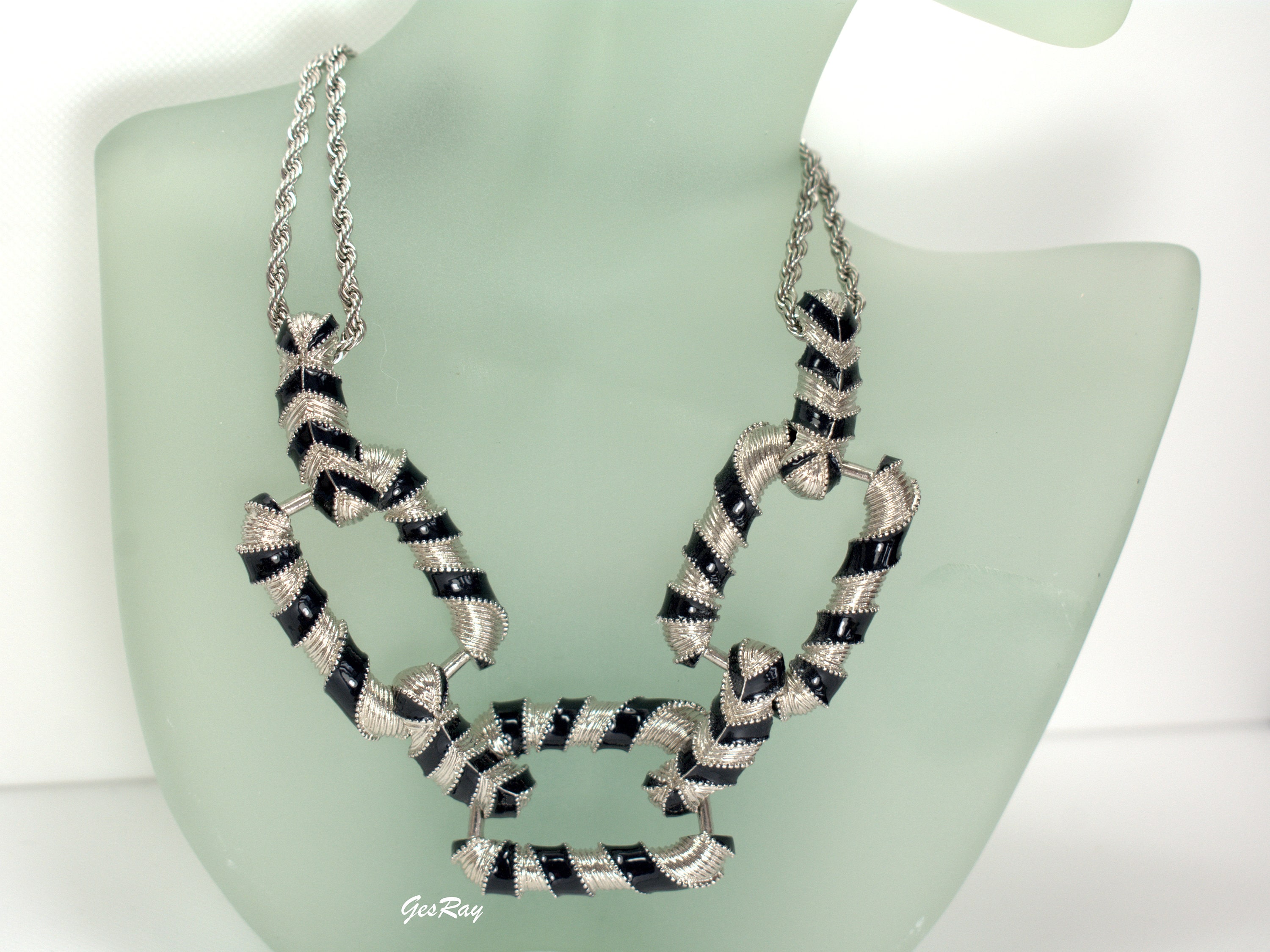 BCBG BCBGMAXAZRIA チョーカー カラー ネックレス ステートメント 