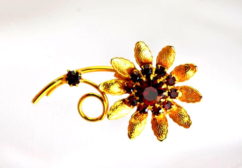 Brooch Pin Gold Plated Flower Floral Ruby Red Rhinestones