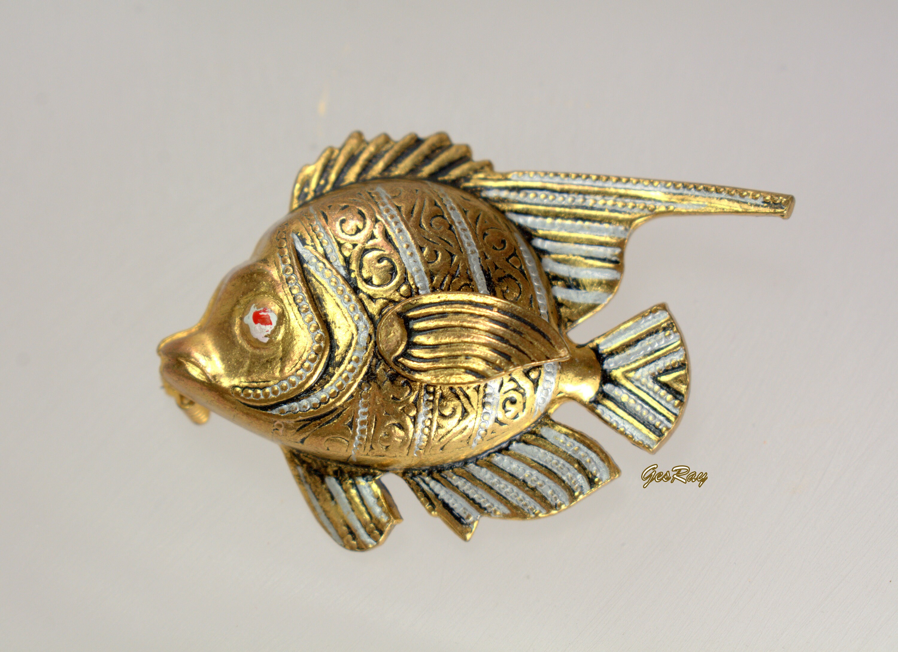 Broche Vintage Poisson - Or De Tolède, Strass Verre - État Occasion, Parfait Pour Collection Ou Accessoire Chic