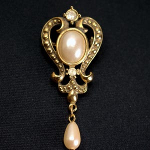 Victorian Style Dangle Pearl Brooch Pin