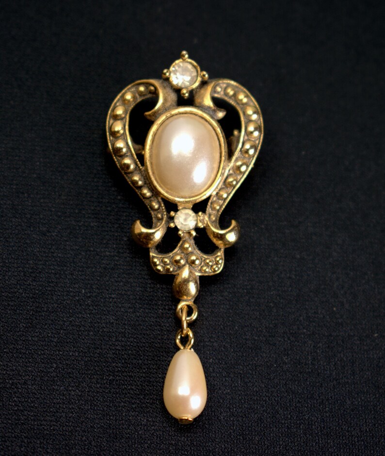 Victorian Style Dangle Pearl Brooch Pin