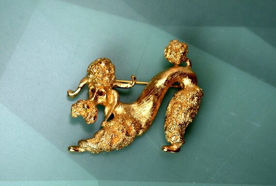 ヴィンテージ モネ プードル 犬 ブローチ ピン、ラインストーン アイ