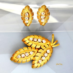 JJ Statement Vintage Jewelry Set Gold Floral Leaves Brooch Pin Earrings, Vintage Crystal Rhinestones