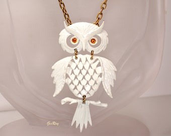 Gelede hangerketting van wit emaille uil met gele strassteentjes