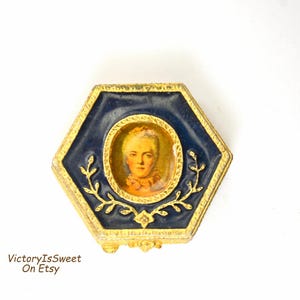 Vintage Estee Lauder Powder Compact Blue Enamel Marie Antoinette Portrait Cameo