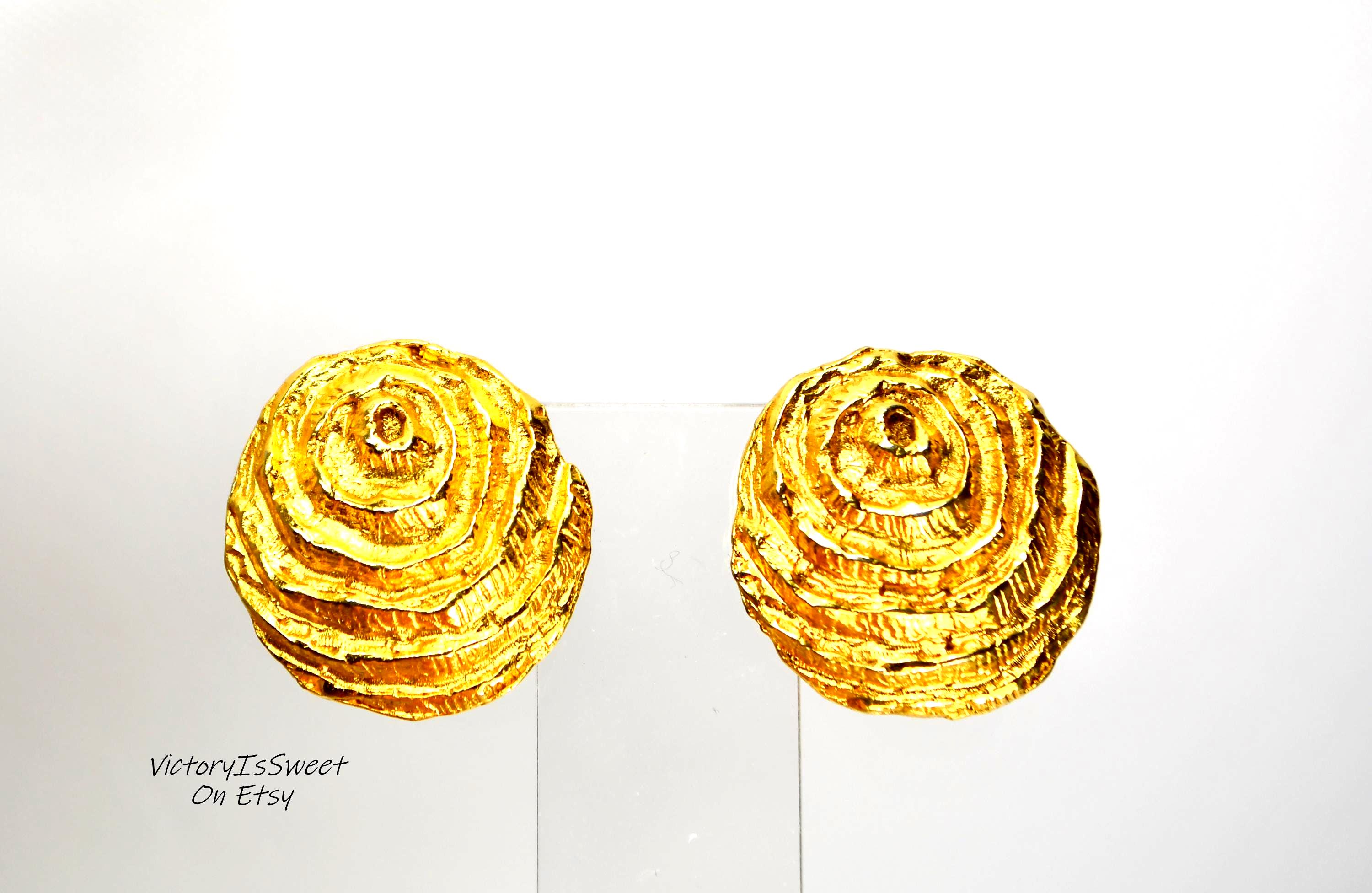 Boucles D'oreilles Vintage Clip LINDA HATTAB Paris - Dorées, Métal Doré, Chic, Occasion
