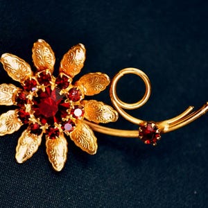 Brooch Pin Gold Plated Flower Floral Ruby Red Rhinestones